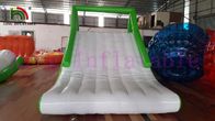 Yeşil / Beyaz 0.9mm PVC Tente Blow Up Su Oyuncak Kayan Slayt Kiralama İş kullanımı