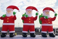 Dev Şişme Noel Baba Bahçesinde Noel Dekorasyonu Noel Baba Şişmelerini Havaya Uçurur
