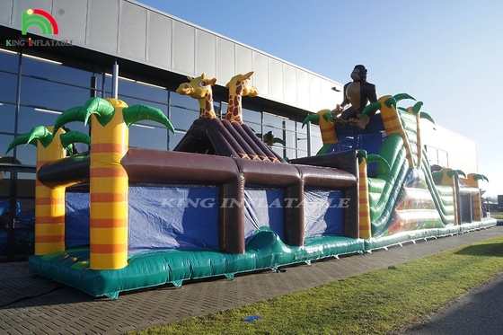 Çizgi ve Çitli Büyük Açık Hava Şişilebilir Engelleme Meydanı Trampolin ve Çizgili Atlama Atlama Spor Oyunu