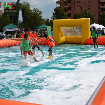 Fabrika özelleştirilmiş PVC şişme futbol sahası açık hava spor oyunu için şişme futbol sahası