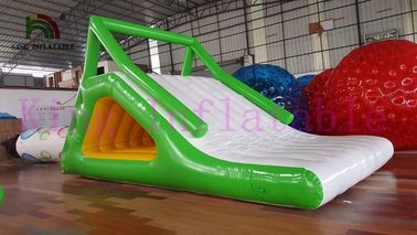 0.9mm PVC Tente CE Özel Şişme Su Toy Yeşil / Beyaz Slide Kiralama