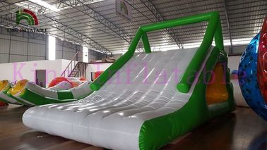 0.9mm PVC Tente CE Özel Şişme Su Toy Yeşil / Beyaz Slide Kiralama